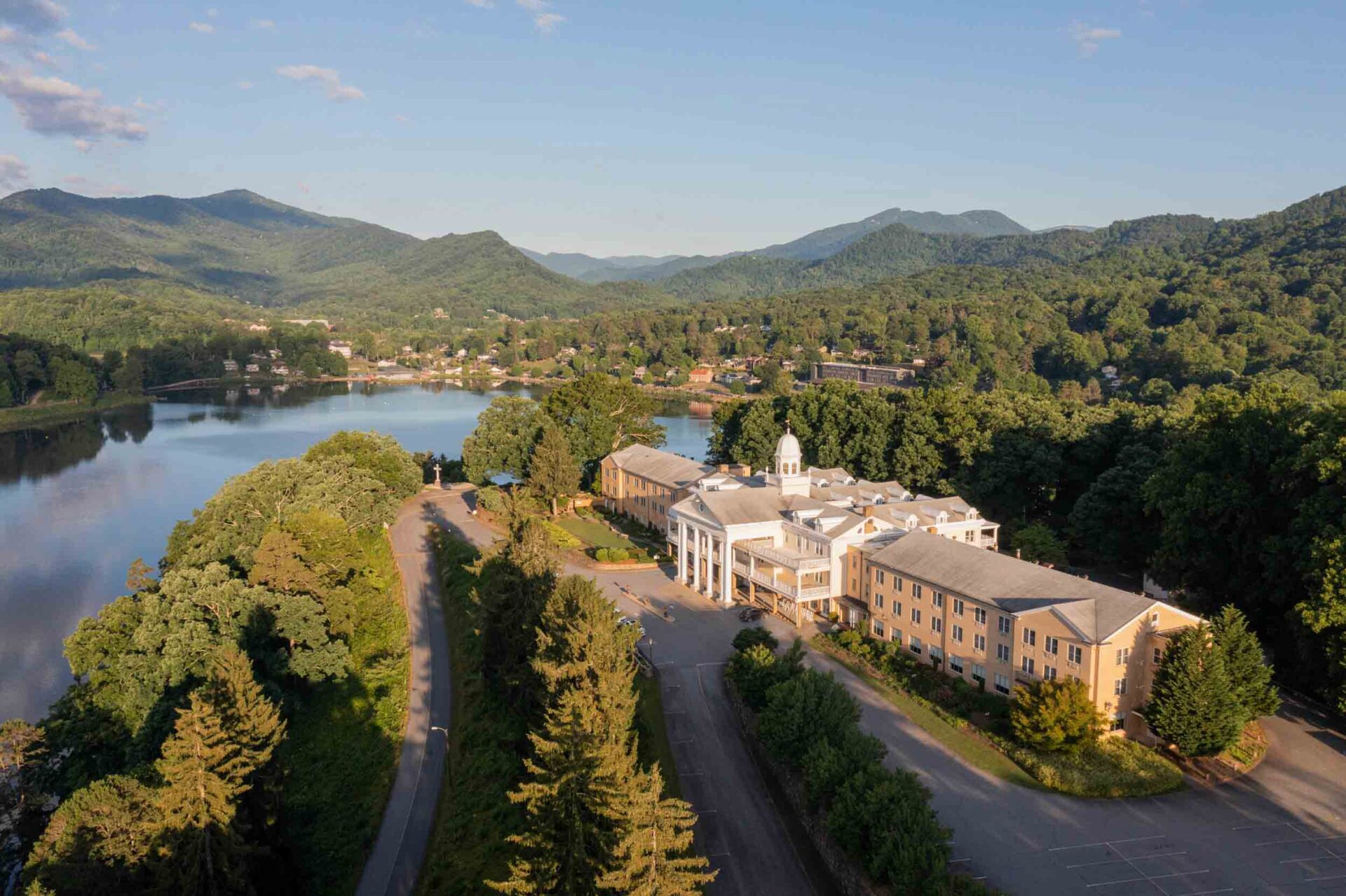 Exterior photo of the Lambuth Inn at Lake Junaluska