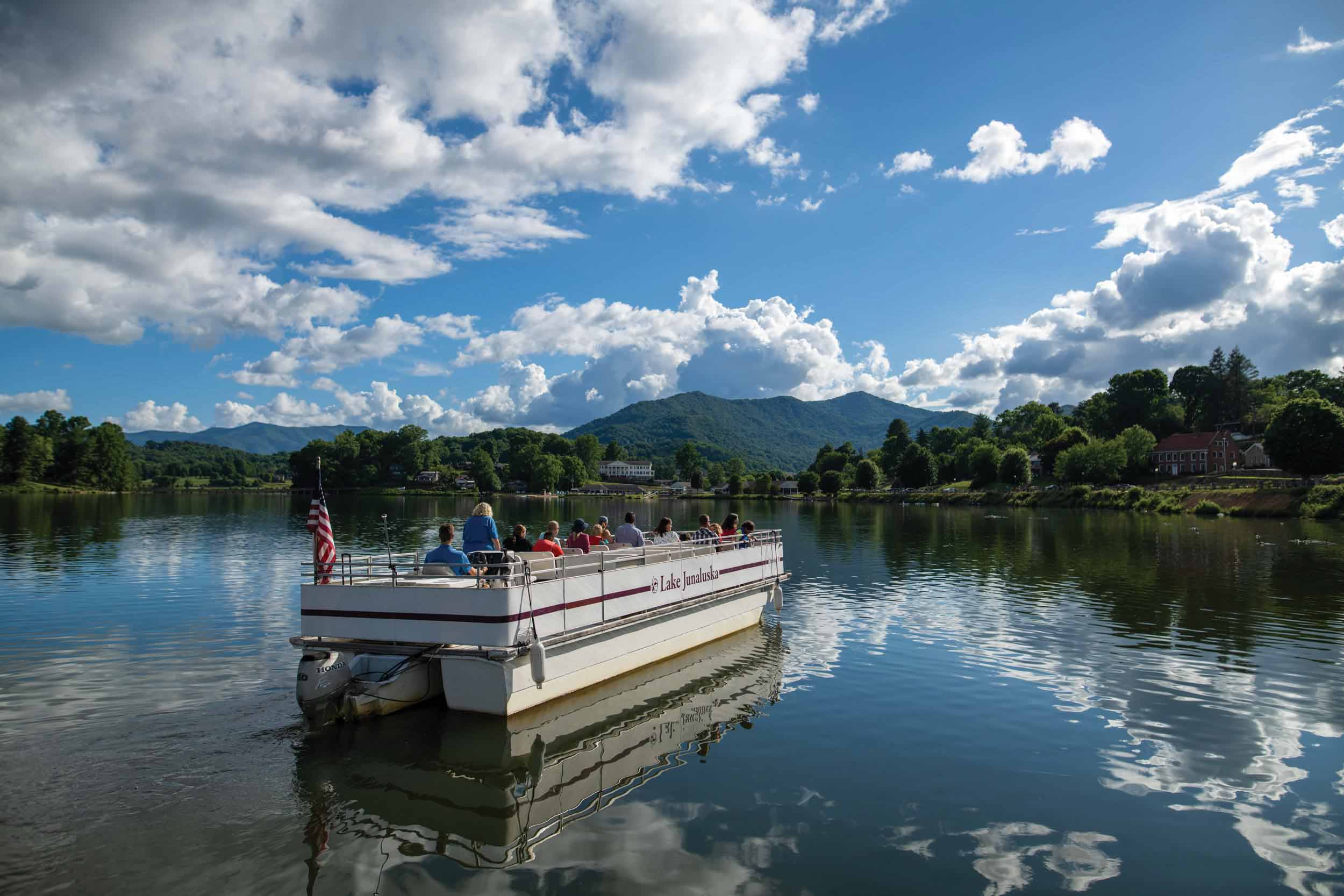 Cherokee IV lake cruise