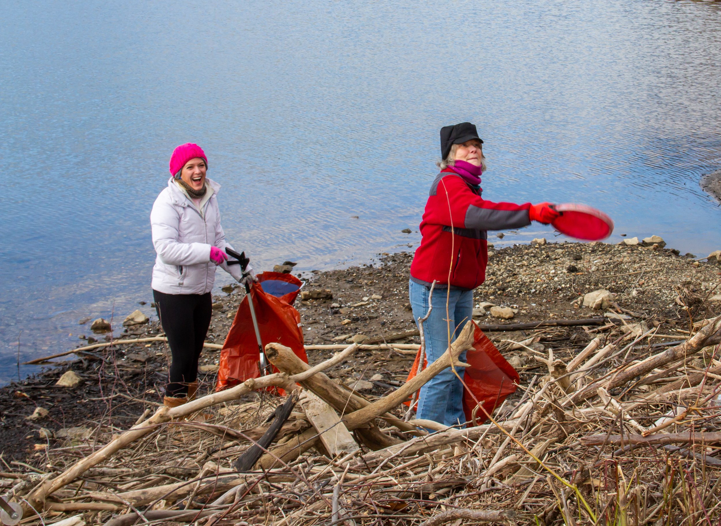 Lake clean up day volunteers find a disc