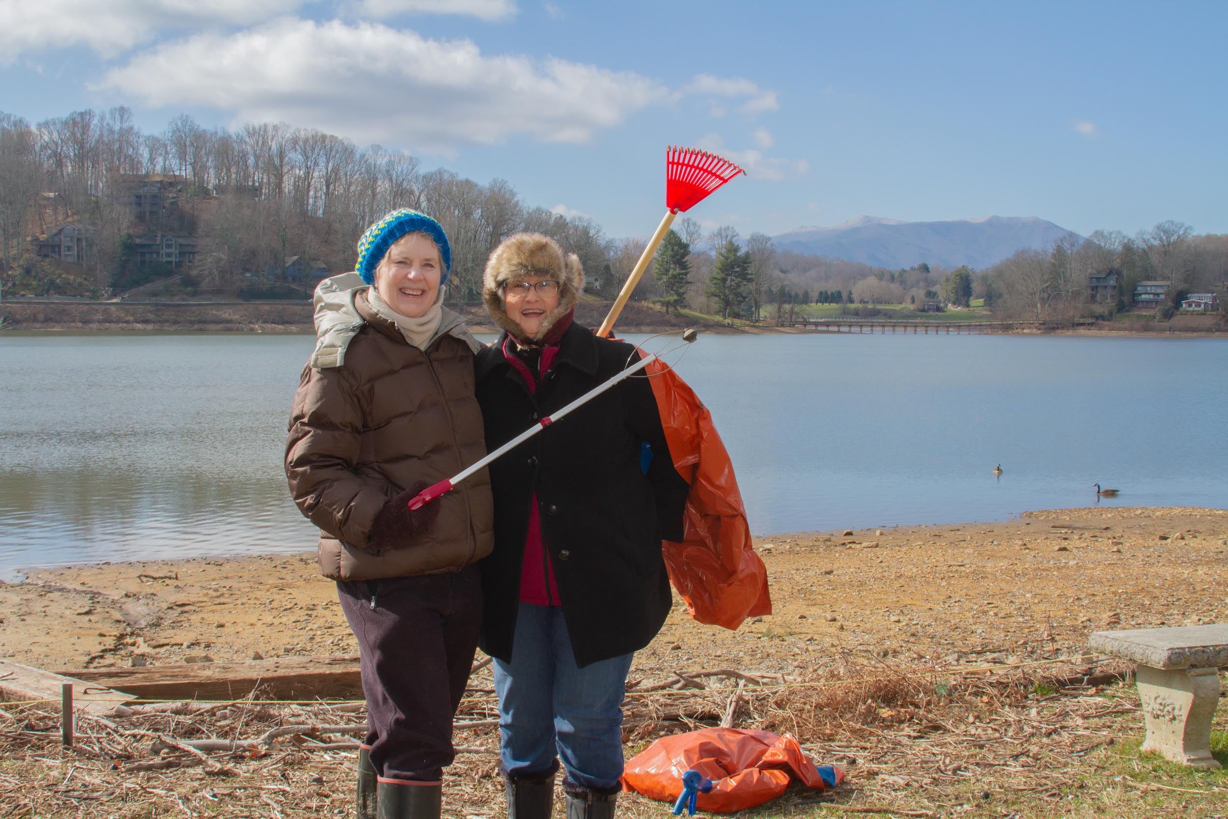 Lake clean up day volunteers