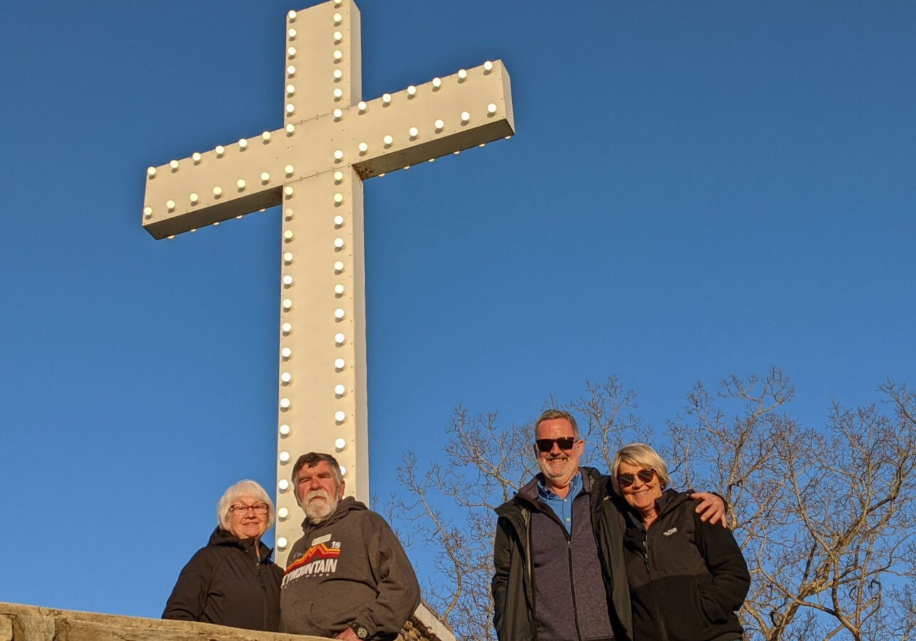 NOMADS Mission Volunteers spend time at the Lake Junaluska Cross.