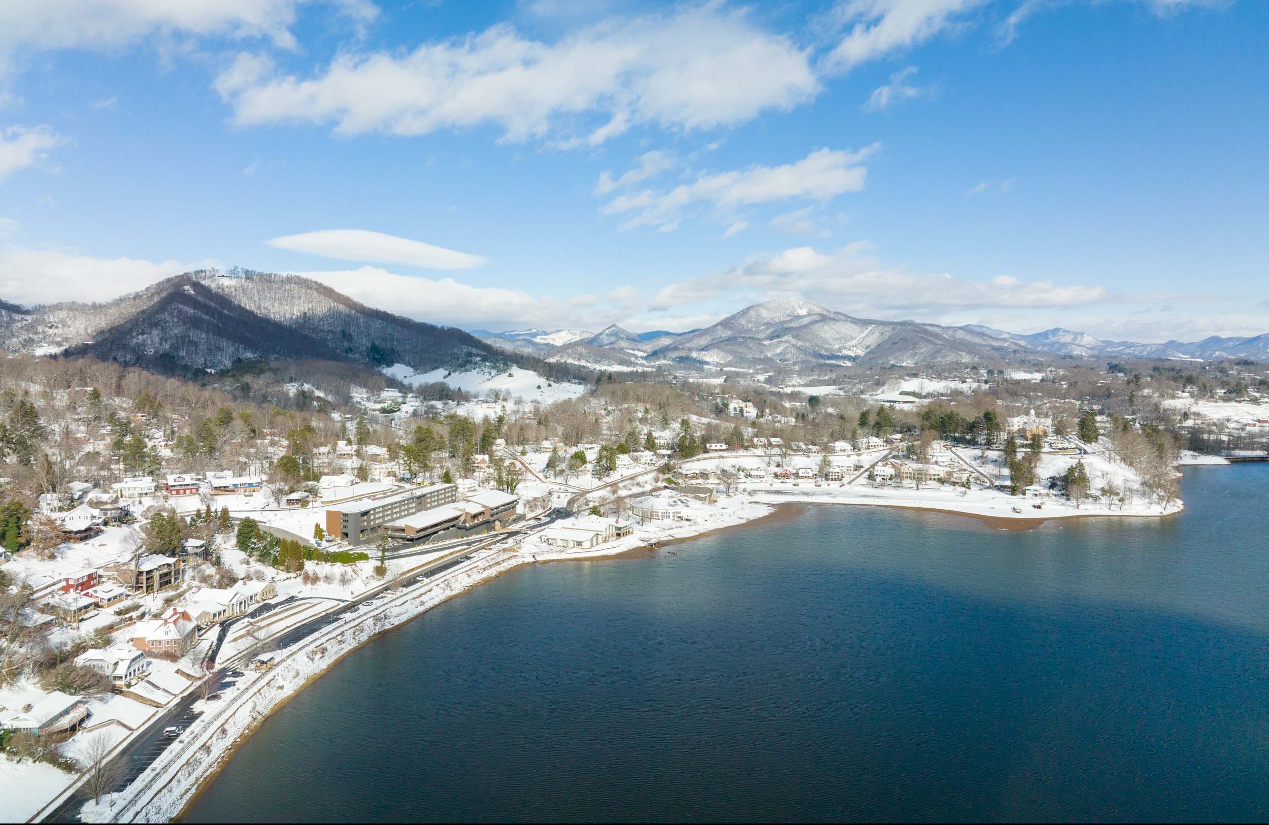 Snowy winter day at Lake Junaluska