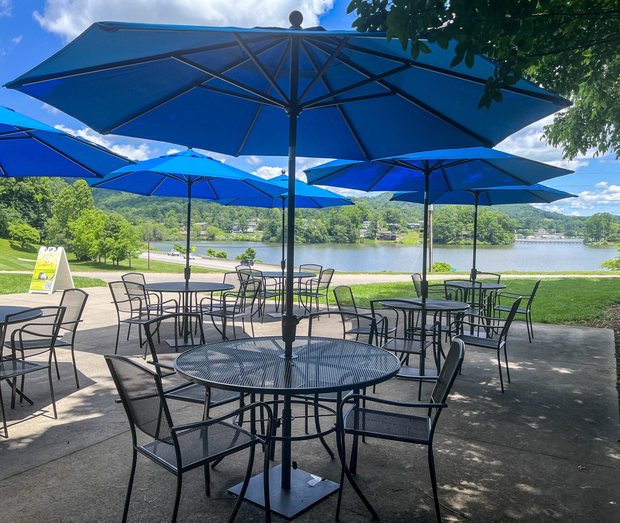 1919 Grill has indoor and outdoor seating with lake views.