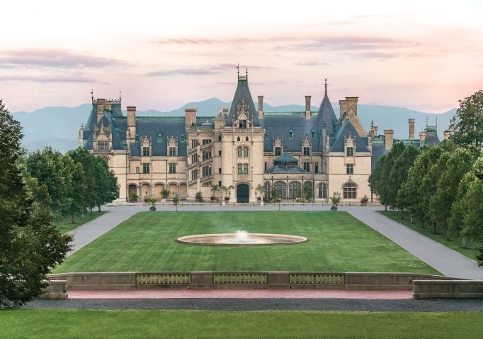Biltmore house with lawan